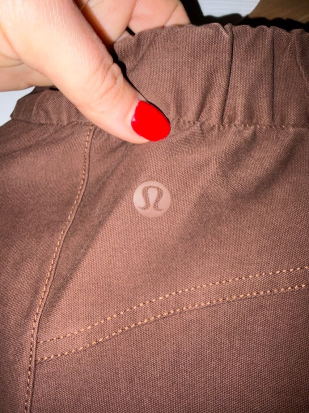 Lululemon Brown Cargo Pant High Rise Relaxed Tapered Elastic Waist Size 28 - Picture 3 of 3